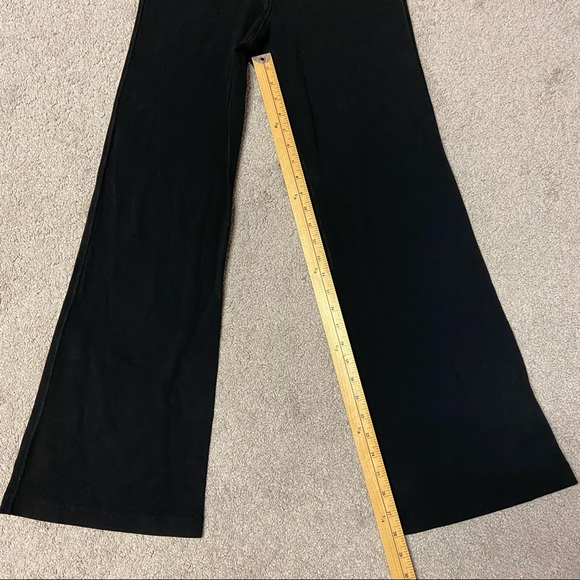 SOLD! LULULEMON Women’s Black Flare Yoga Pants Size 6 - Picture 8 of 8
